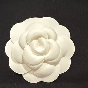 CHANEL CAMELLIA - Elegant White Floral